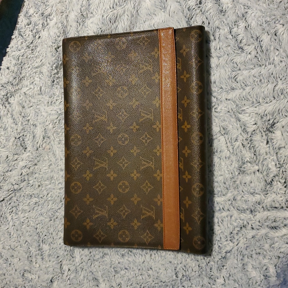 ❌❌❌SOLD❌❌❌.    Authentic Louis Vuitton XL Folder